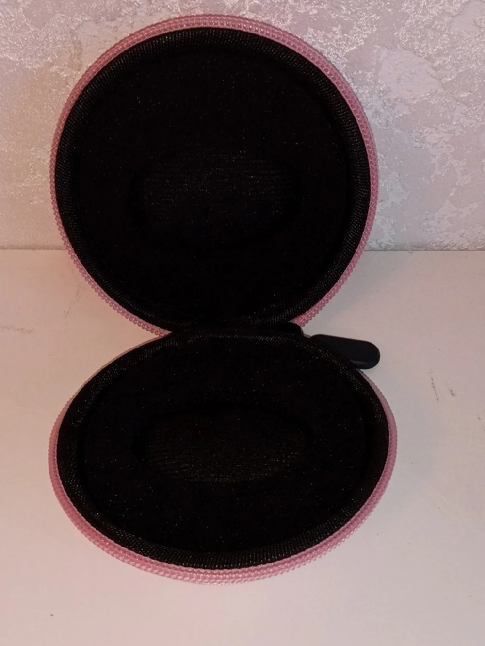 Invicta Light Pink Round Earbud Carrying Case with Logo NWOT